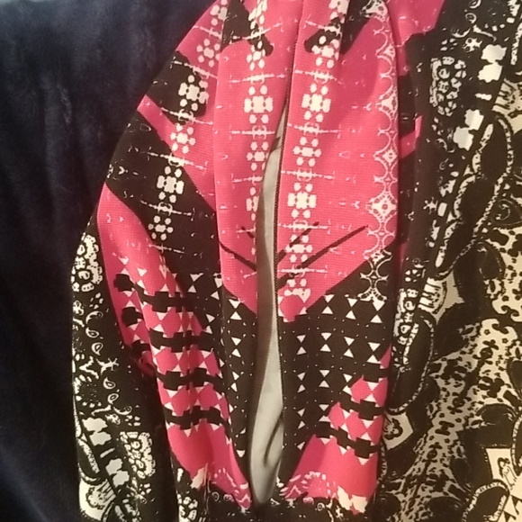 Hot pink and black dress - Picture 4 of 5